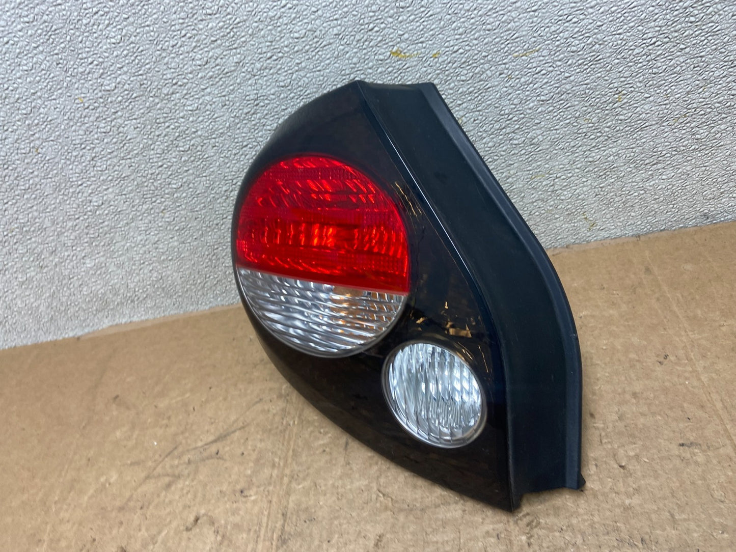 2000 to 2001 Nissan Maxima Left Driver Lh Side Tail Light Oem AA3702 DW1