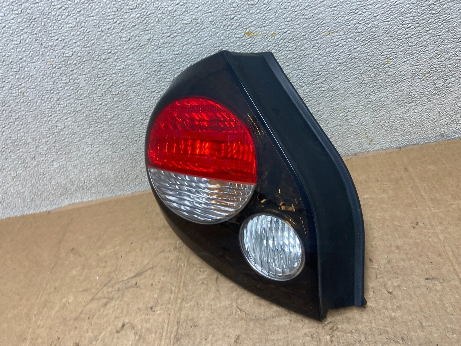 2000 to 2001 Nissan Maxima Left Driver Lh Side Tail Light Oem AA3702 DW1