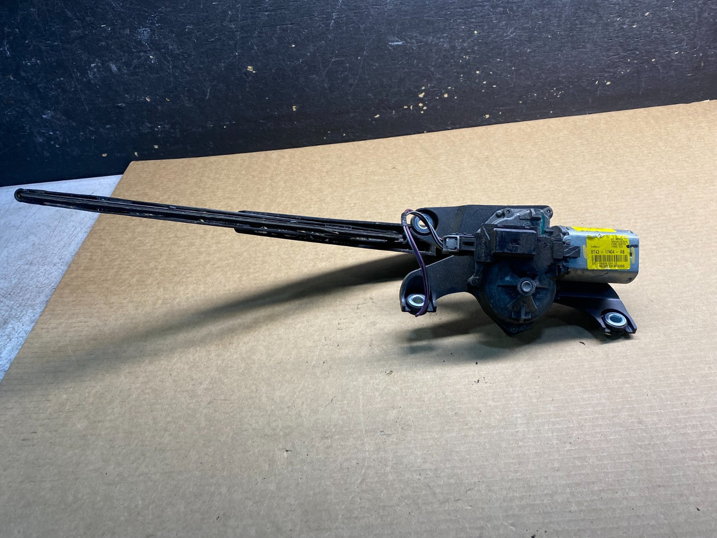 2011 to 2014 Ford Edge Licnoln MKX Rear Windshield Wiper Motor OEM Z9049 DG5