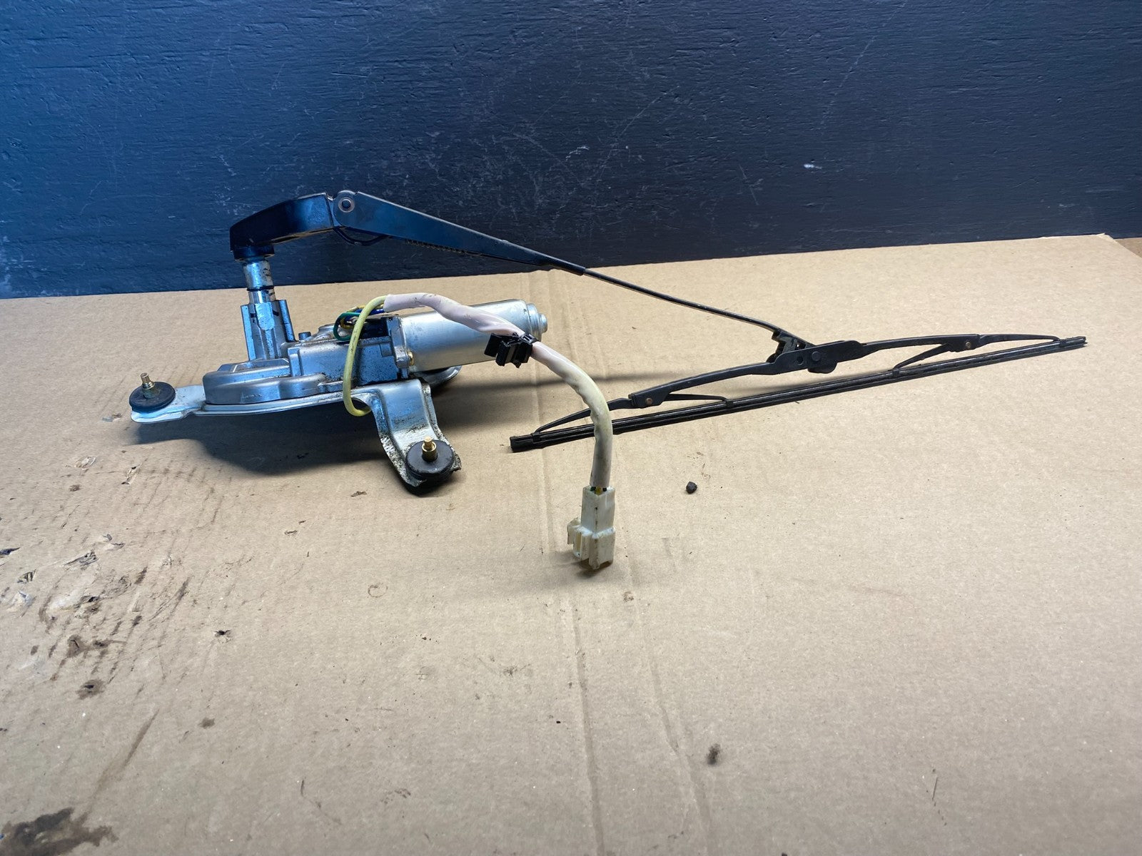 1999 to 2003 Lexus RX300 Rear Liftgate Window Wiper Motor Oem AC0951 DG3
