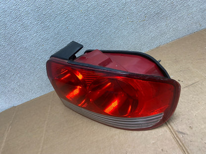2002 - 2005 Hyundai Sonata Right Passenger RH Side Tail Light OEM AA1257 DW1