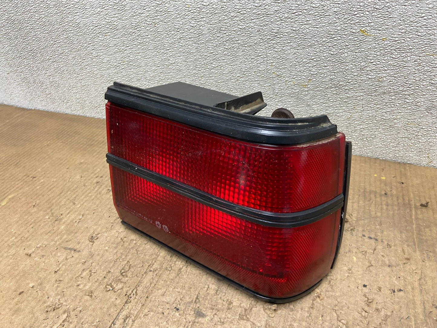 1988 to 1992 Eagle Premier Right Passenger RH Tail Light AA8572 DG1