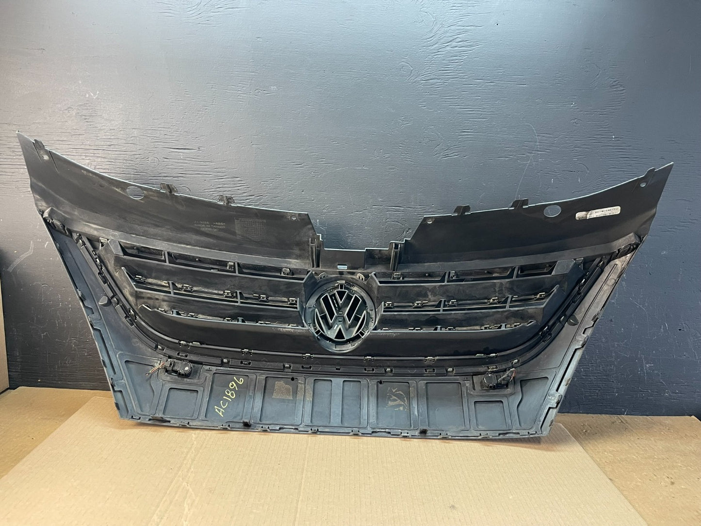 2009 to 2012 Volkswagen CC Front Upper W/ Park Assist Grill Grille Oem AC1896 DG6