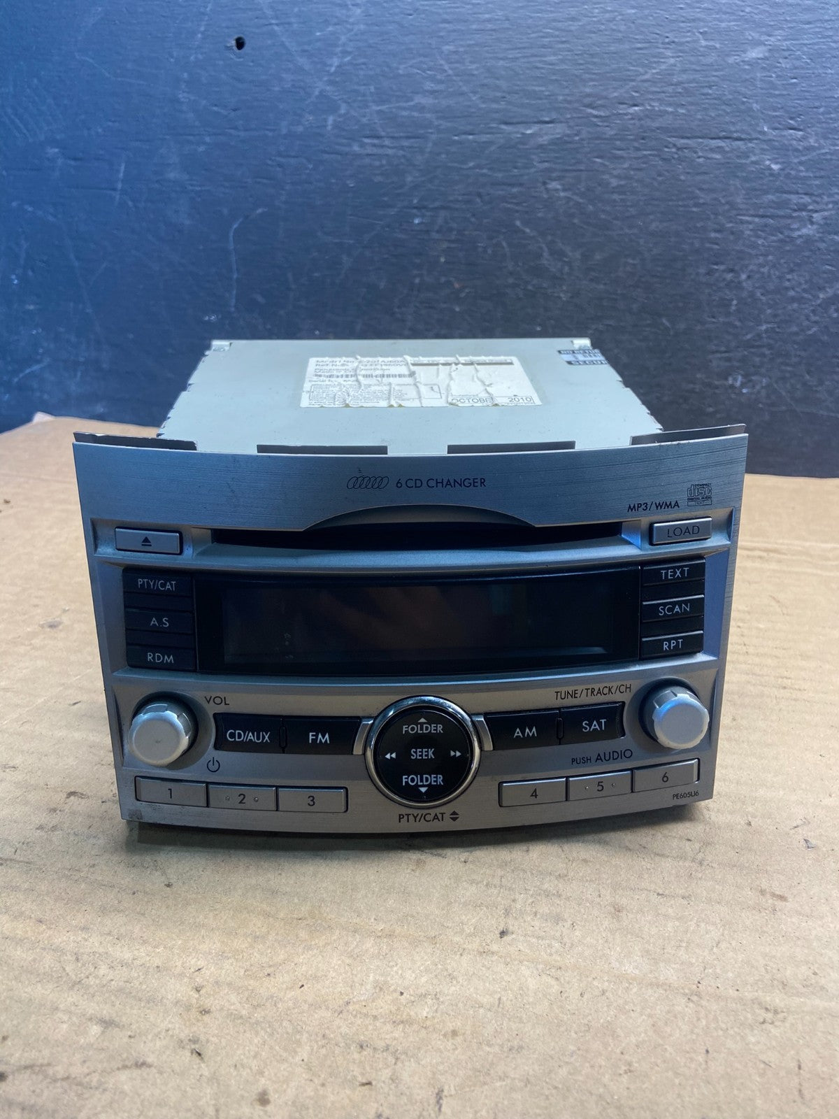 2010 to 2012 Subaru Legacy AM FM CD MP3 Radio Player AE2523 DG0