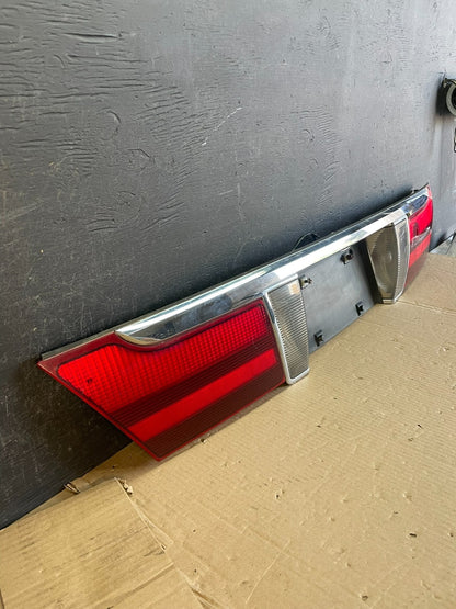 2003 2004 2005 Mercury Grand Marquis Trunk Lid Center Tail Light AE3753 DG2