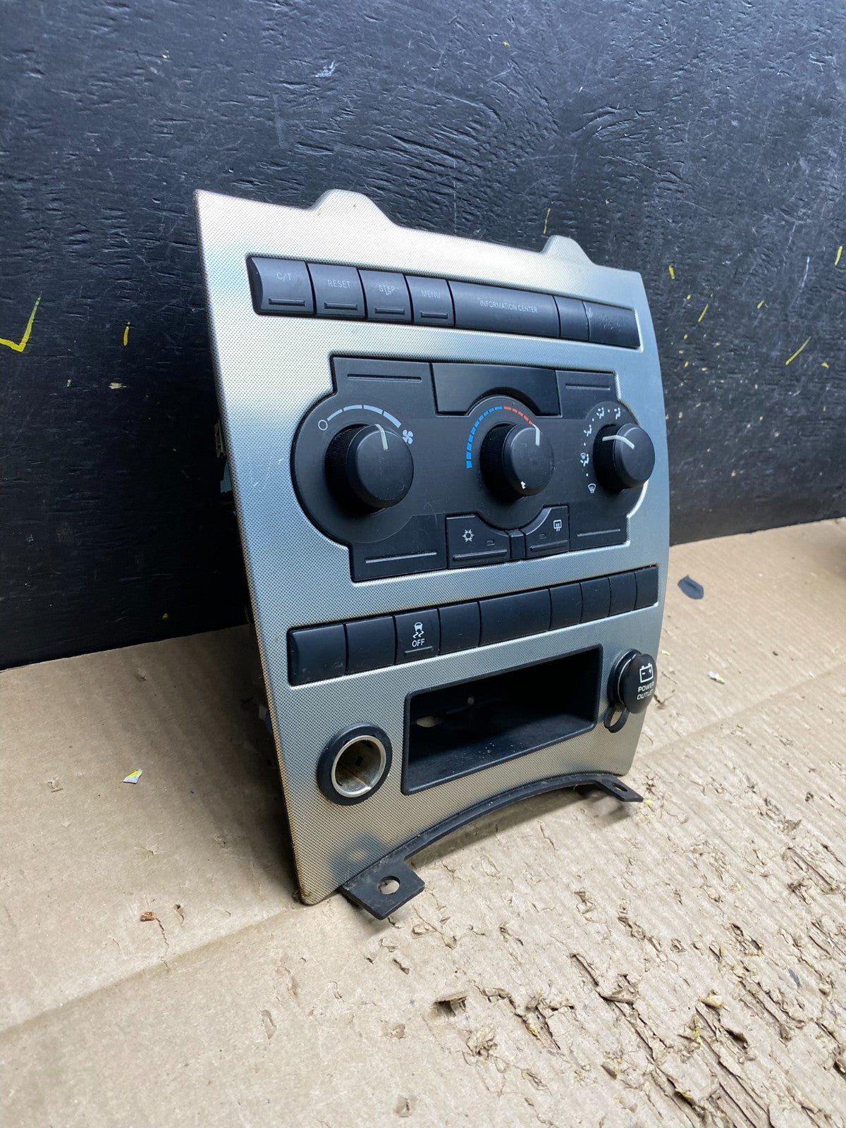 2005 2006 2007 Jeep Commander Grand Cherokee A/C Climate Control Bezel v7609 DG2
