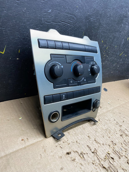 2005 2006 2007 Jeep Commander Grand Cherokee A/C Climate Control Bezel v7609 DG2