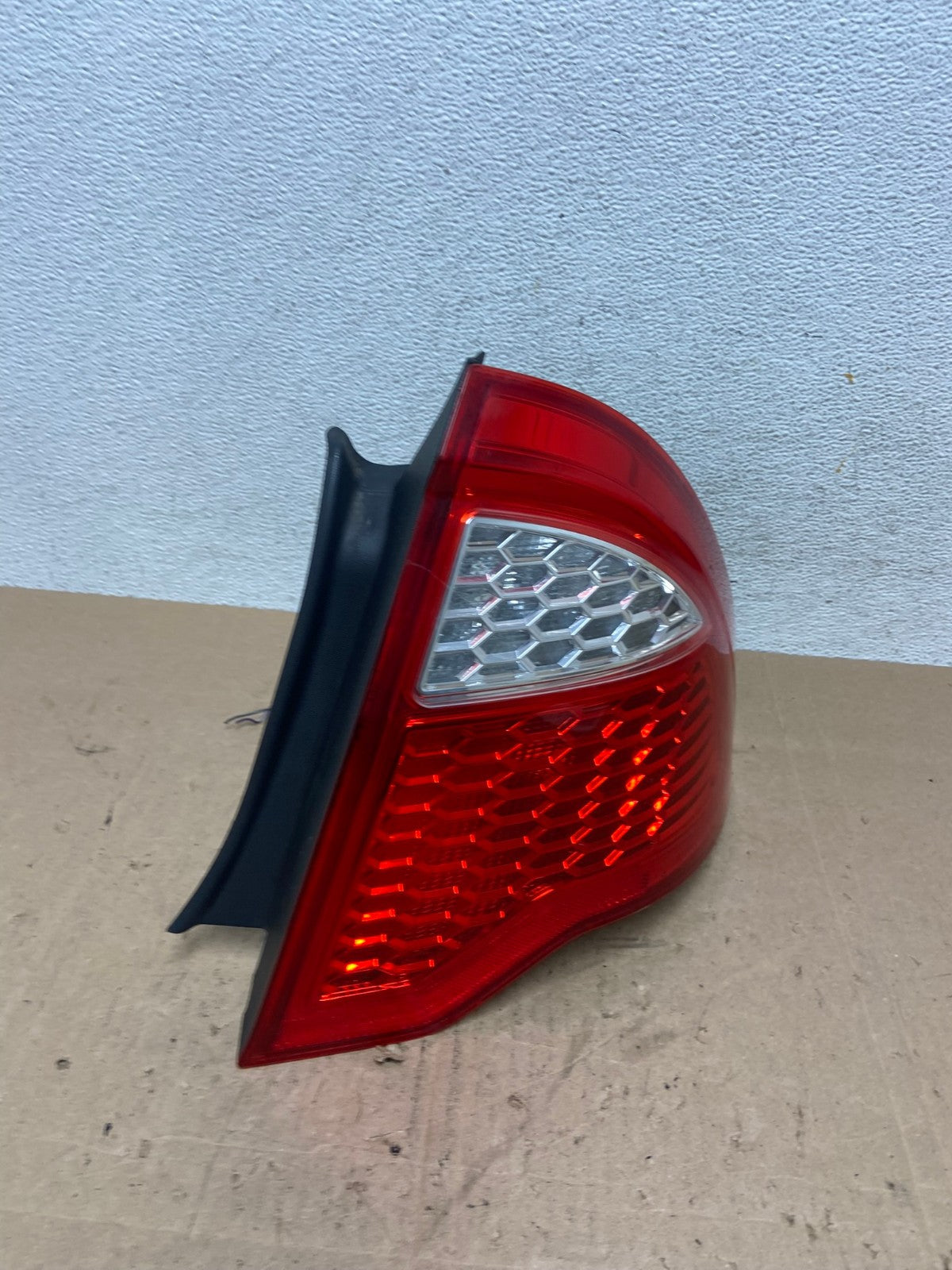 2010 2011 2012 Ford Fusion Right Passenger Side Tail Light AE6162 LK2