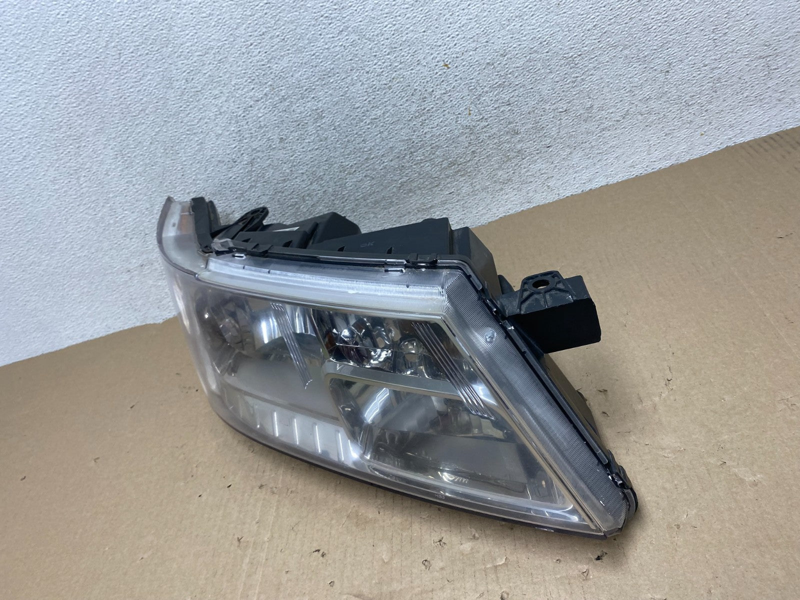 2009 to 2017 Dodge Journey Headlight Right Passenger Rh Halogen AG6908 DW1