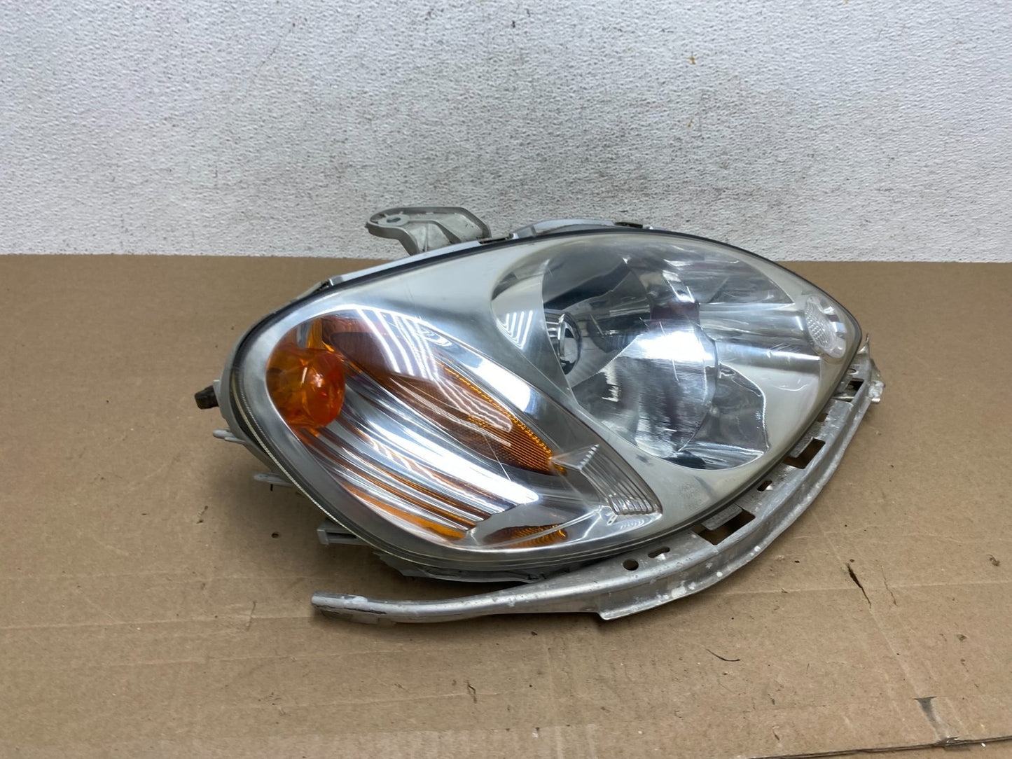 2000 - 2006 Honda Insight Right Passenger RH Halogen Headlight AE5018 DG2