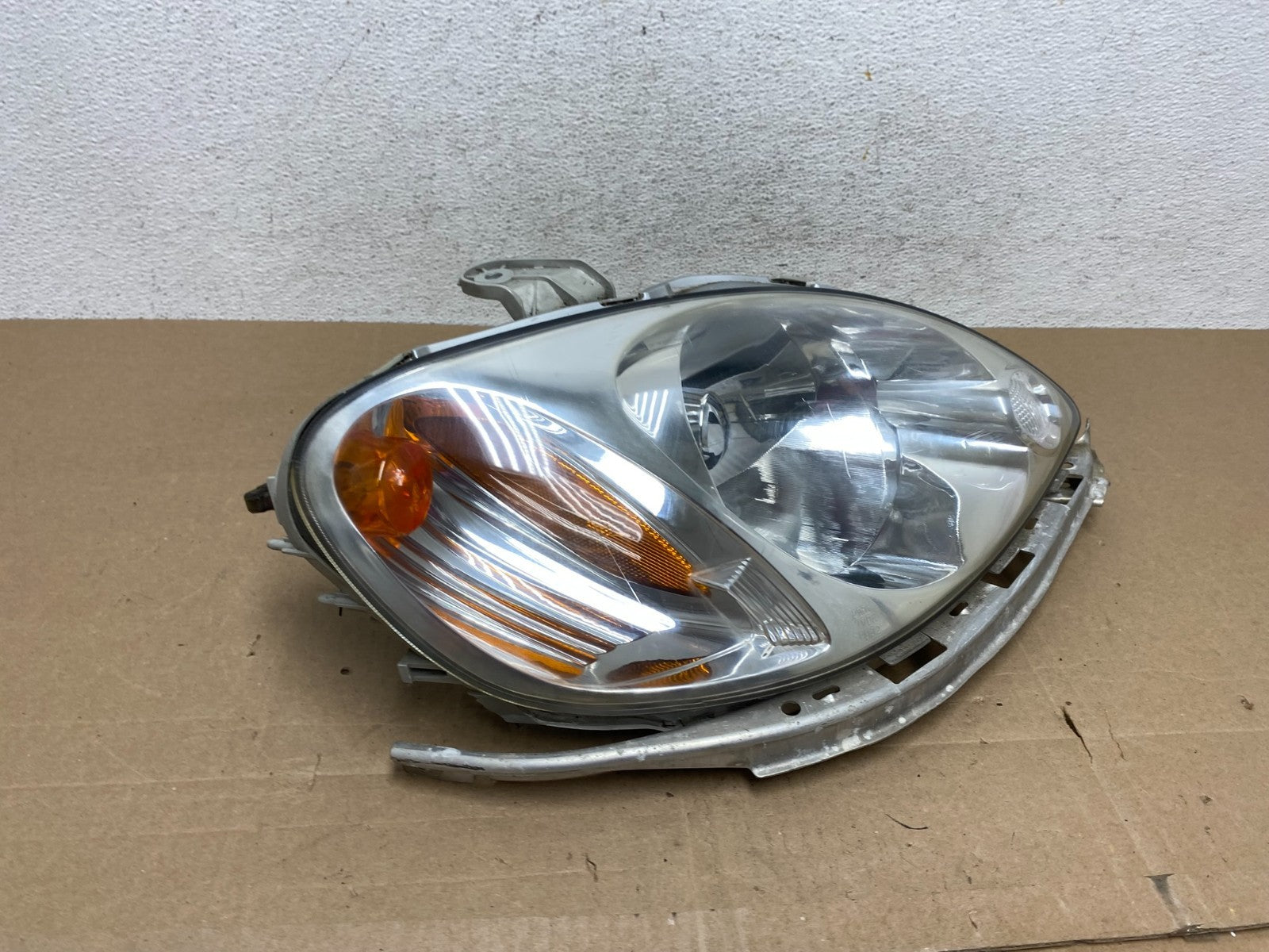 2000 - 2006 Honda Insight Right Passenger RH Halogen Headlight AE5018 DG2