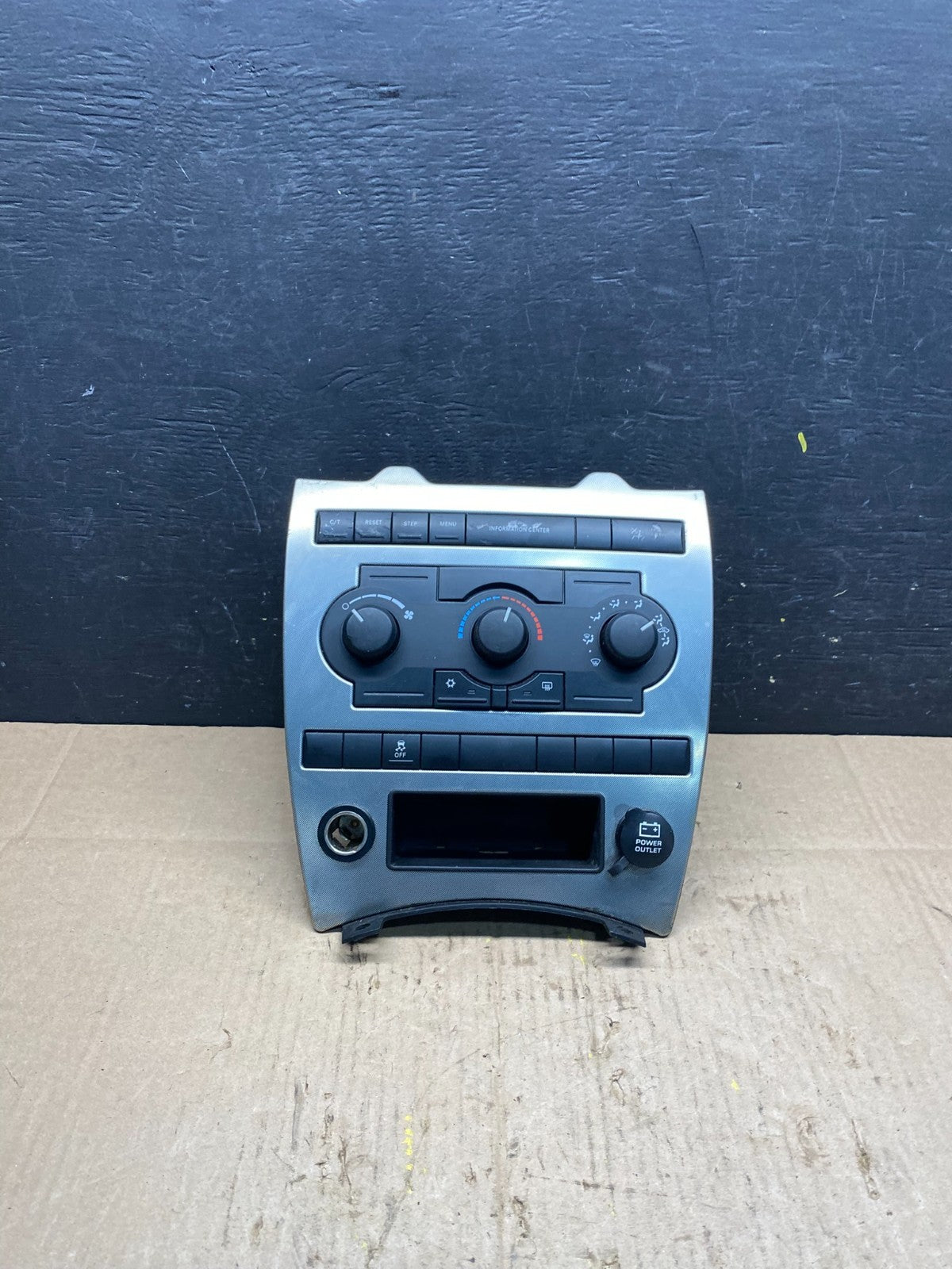 2005 2006 2007 Jeep Commander Grand Cherokee A/C Climate Control Bezel P5681 DG0