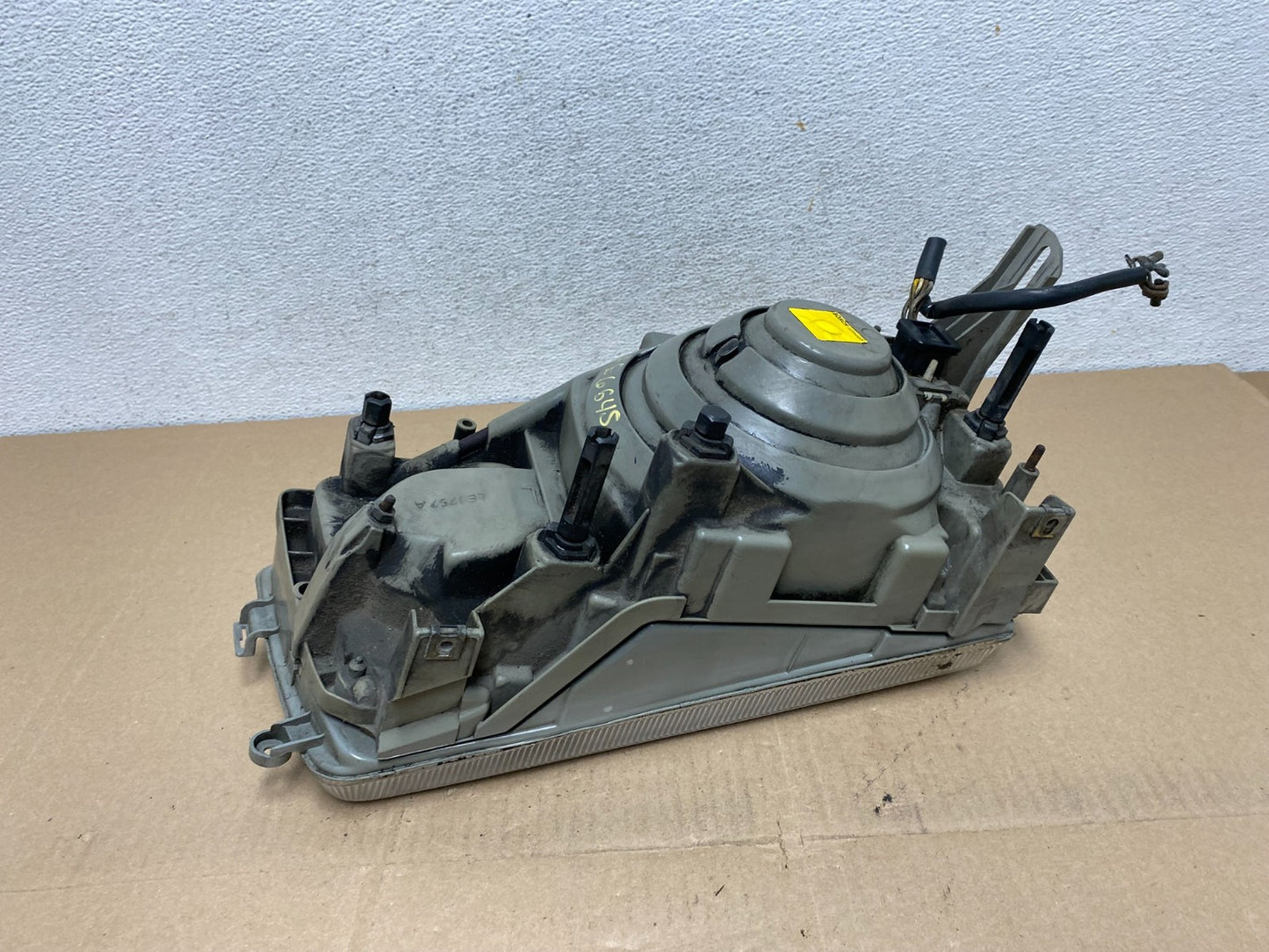 1981-1985 Mercedes 300SD 3.0L Left Driver LH Halogen Headlight ae6645 DG5