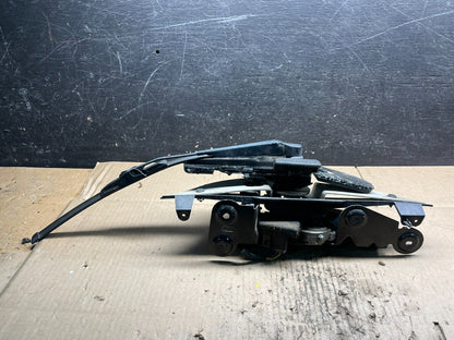 2003 to 2008 Ford Expedition Navigator Rear Windshield Wiper Motor V9200 DG1