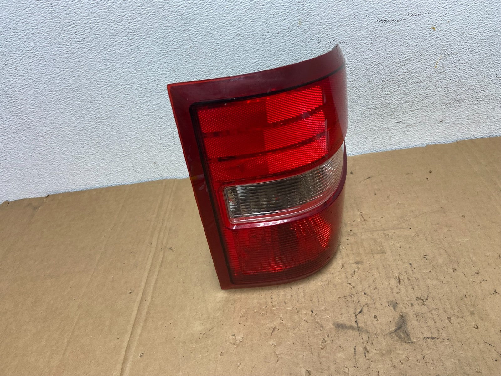 2004 to 2008 Ford F150 Flareside Right Passenger RH Side Tail Light AD3136 DW2