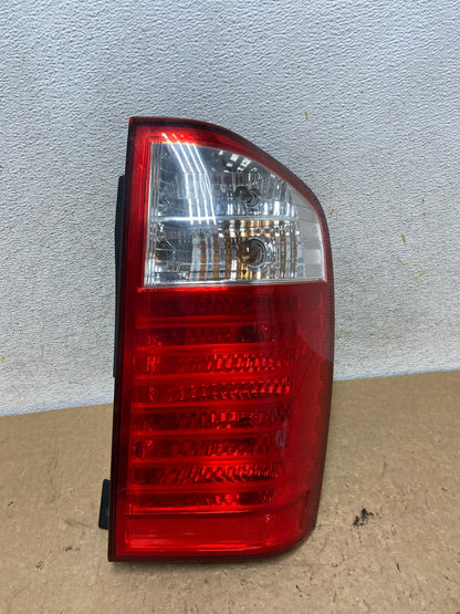 2007 to 2010 Kia Sedona Right Passenger RH Side Tail Light AI3702 LK0