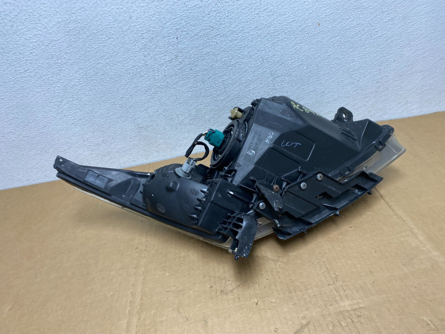 2011 to 2015 Chevrolet Cruze Halogen Left Driver LH Side Headlight AC8423 DW10