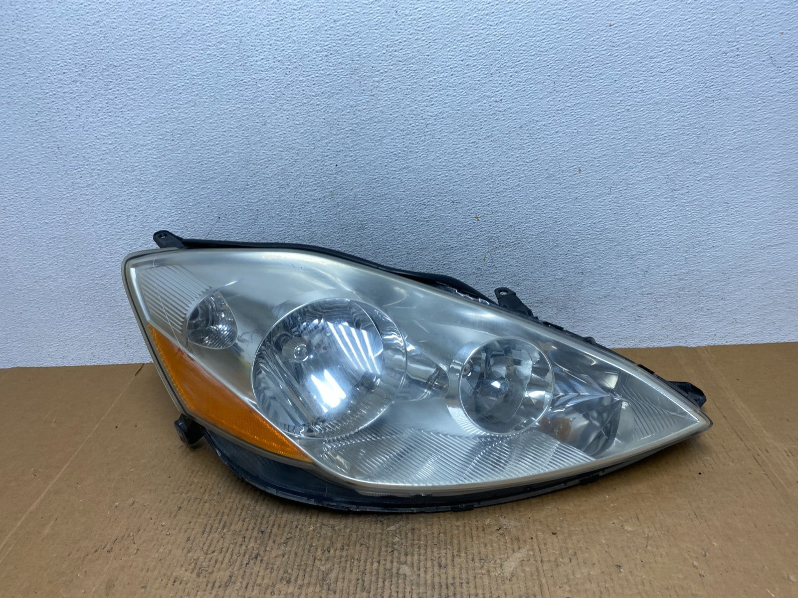 2006 to 2010 Toyota Sienna Right Passenger Rh Side Headlight Halogen AE1600 DW0