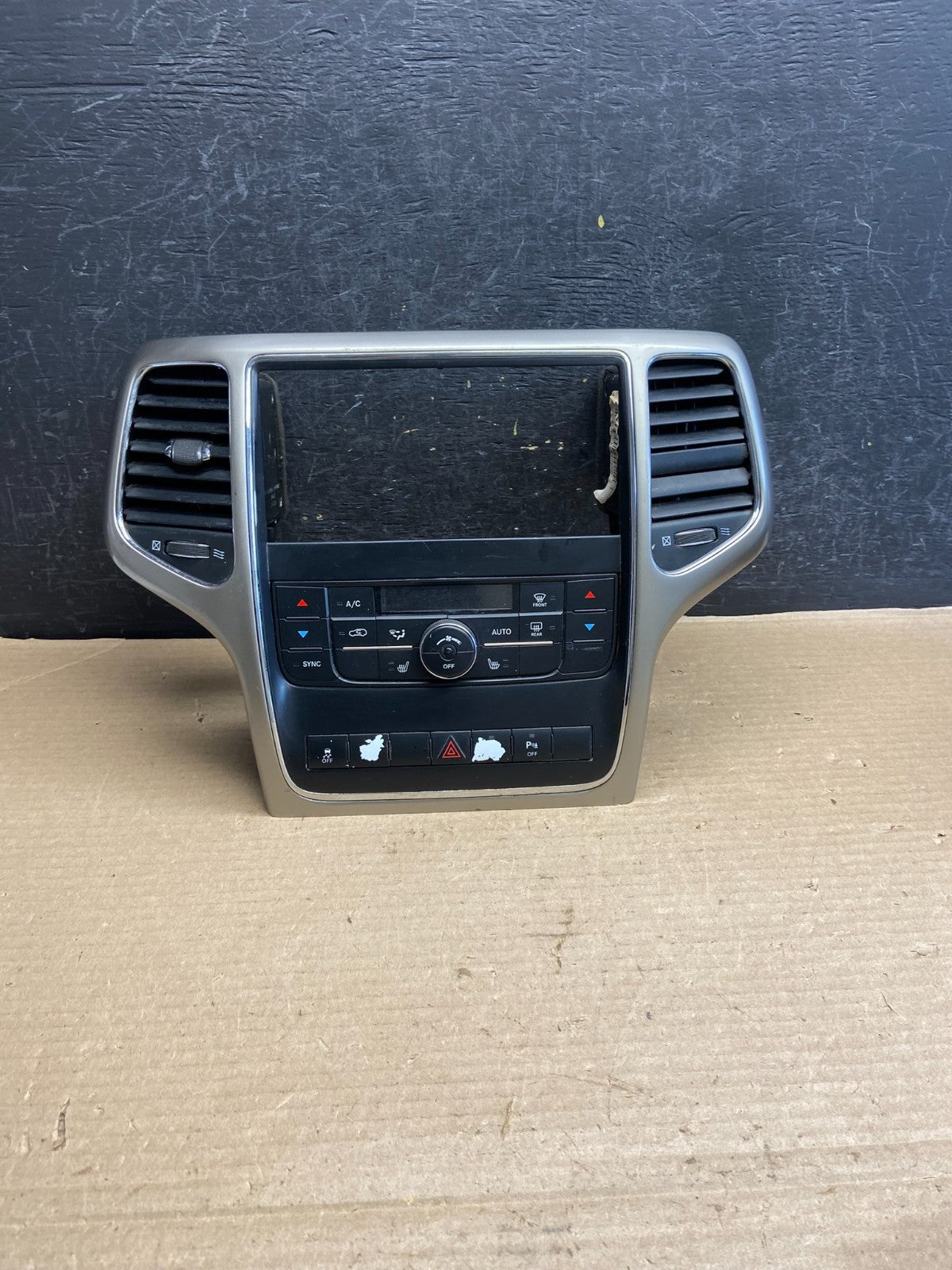 2011-2013 Jeep Grand Cherokee Center Radio Climate Control Bezel Vent ah3583 DG0