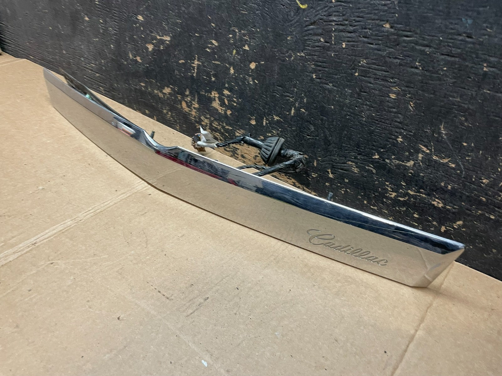 2010-2015 Cadillac SRX Rear Liftgate Tailgate Finish Molding W/O Camera Z5744 DG2