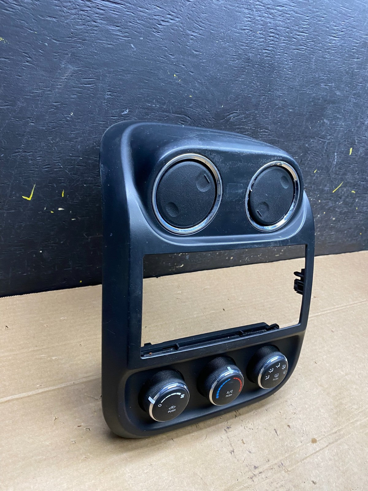 2011 to 2017 Jeep Patriot Dash Climate Temperature Control Radio Bezel W6584 DG2