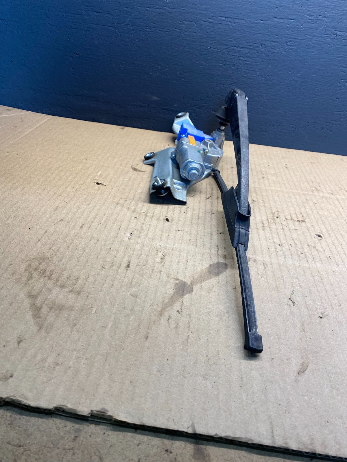 2009 to 2013 Subaru Forester Rear Windshield Washer Wiper Motor AB41822
