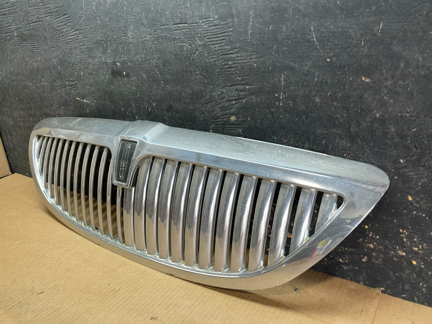 2003 to 2011 Lincoln Town Car Front Upper Grille Grill Chrome W/Emblem AA9142 DG2