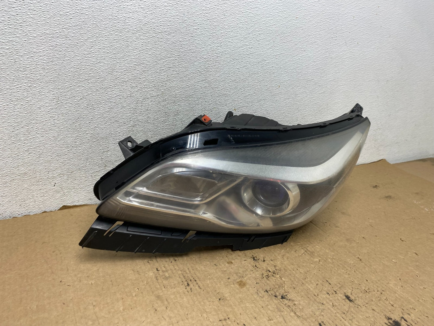 2013 to 2016 Chevrolet Malibu Left Driver Side Headlight Xenon HID ag2401 DG2