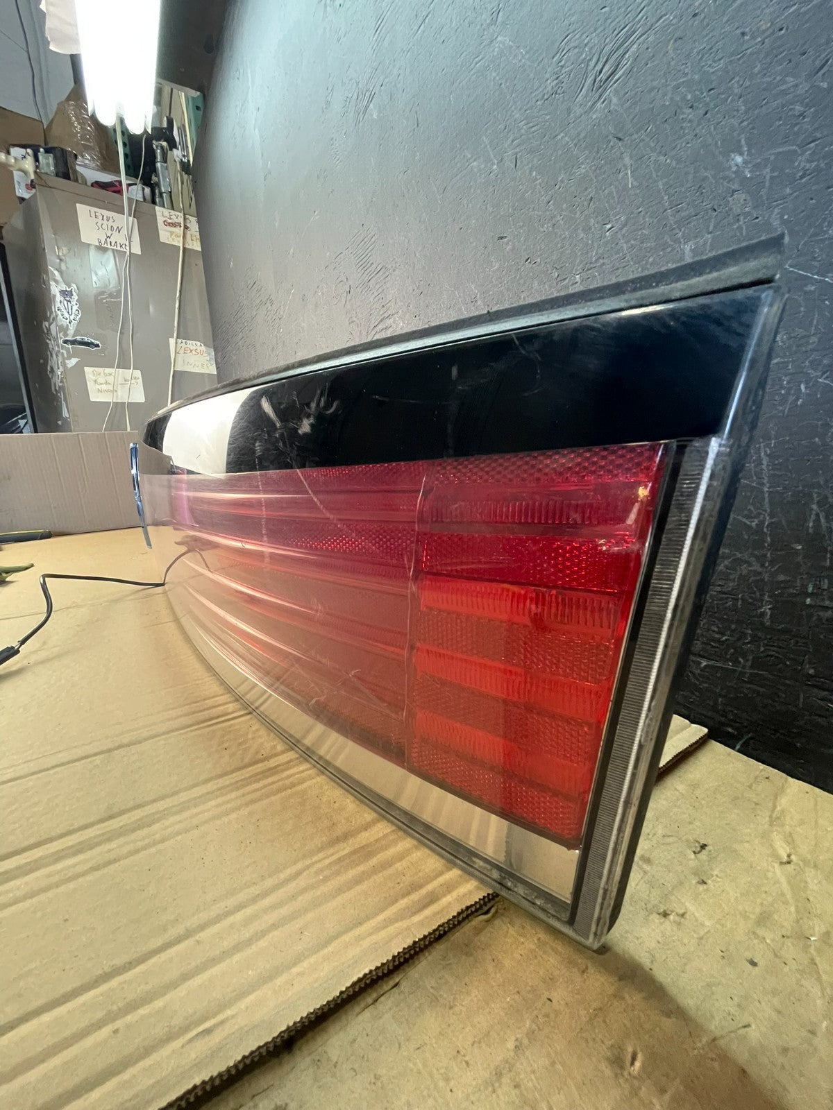 2007 to 2010 Lincoln MKX Center Tail Light Lamp Panel Trim ac9676 DG1