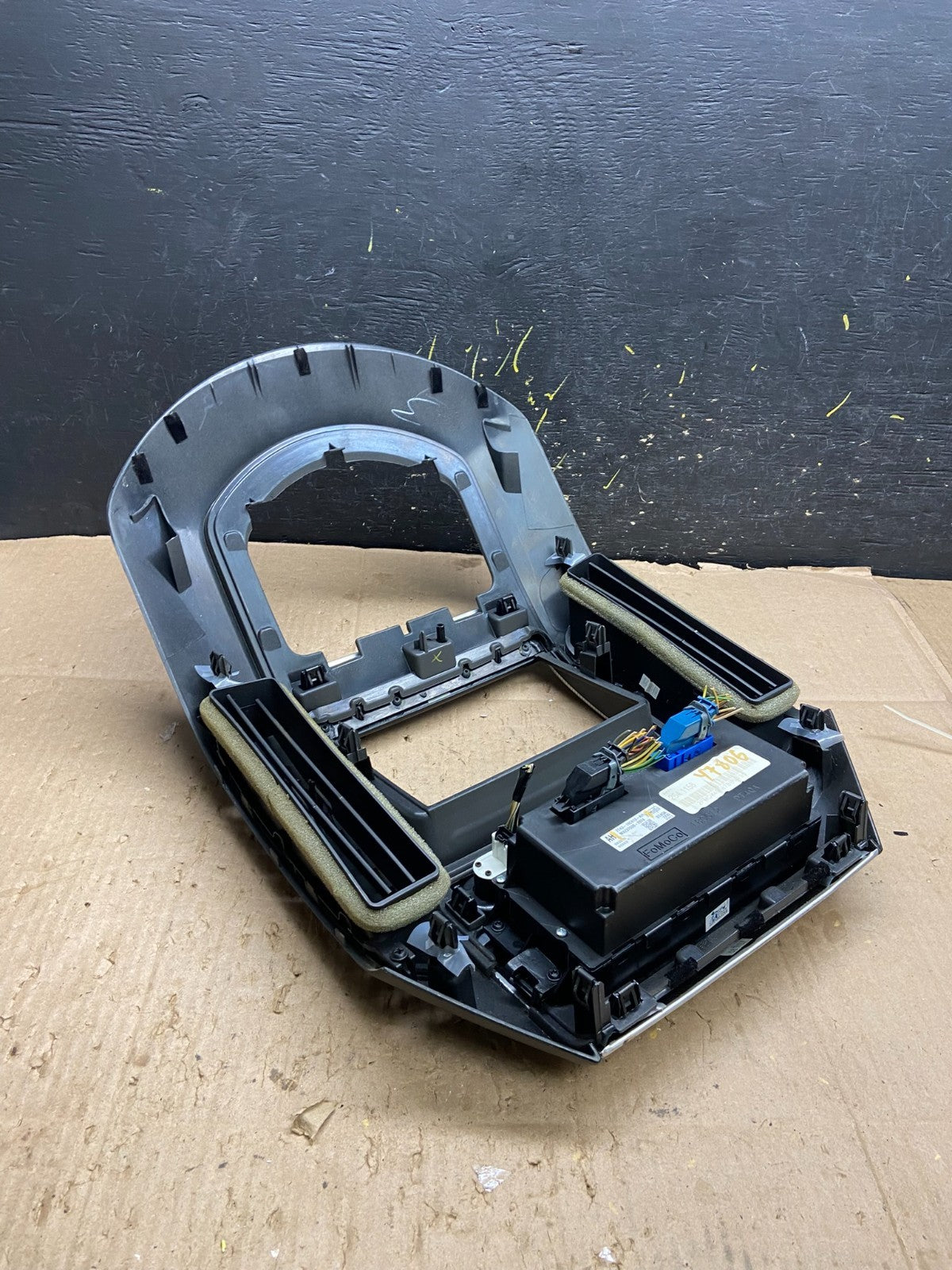 2007 - 2010 Ford Edge Heater Climate Control Radio Control Dash Bezel Y7806 DG4