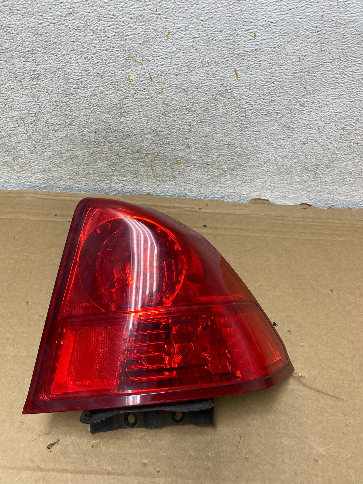 2003 2004 2005 Honda Civic Sedan Right Passenger Side Tail Light AH8234 LK0
