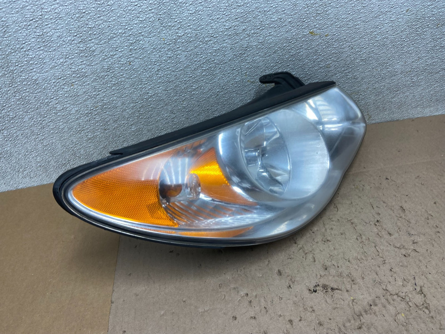 2007 2008 2009 2010 Hyundai Elantra Right Passenger Side Headlight OEM Z6434 DW2