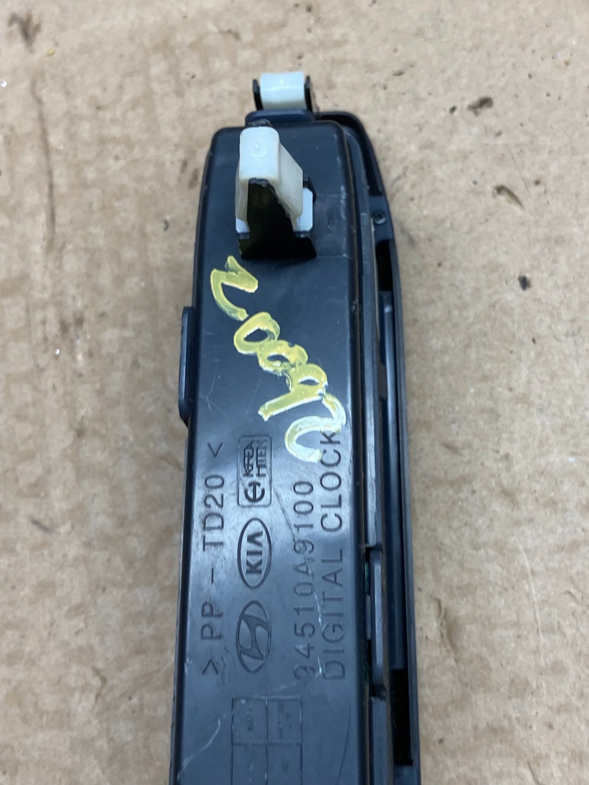 2015 - 2018 KIA Sedona Digital Clock Hazard Switch OEM z0092 DG6