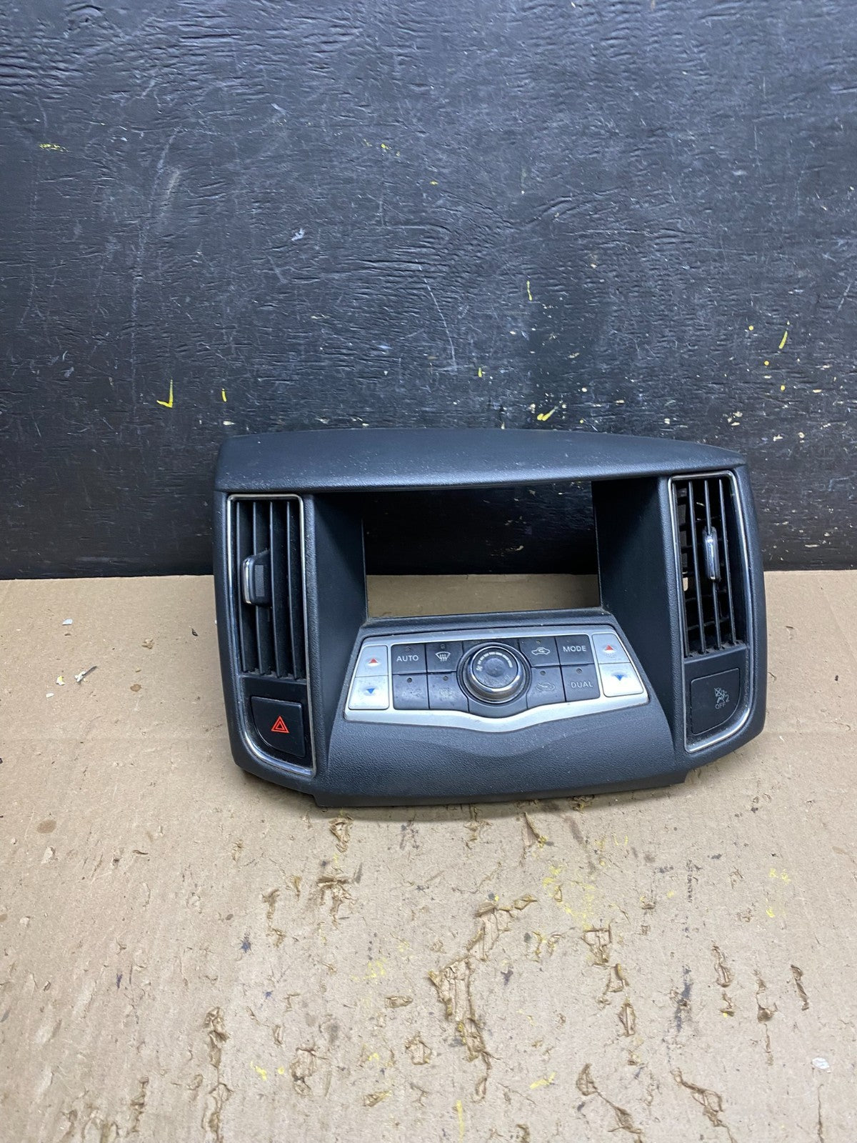 2009-2014 Nissan Maxima Center Console Climate Control Radio Bezel U5604 DG0