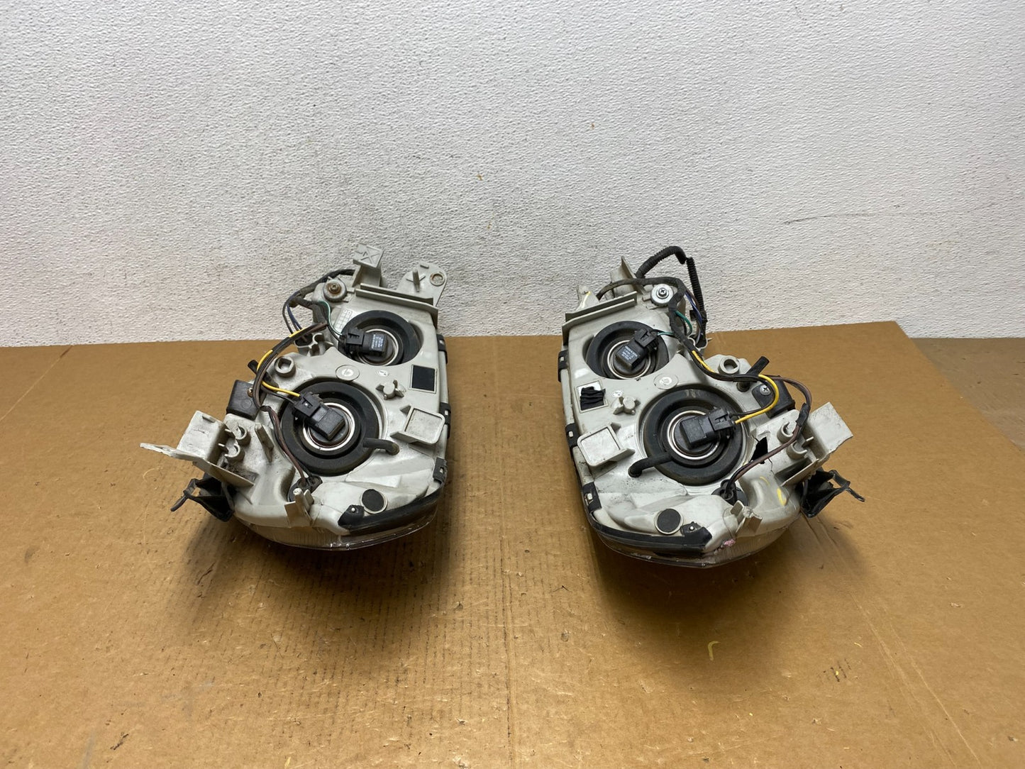 2008 to 2012 Chevrolet Malibu Left+Right Set LED Headlights AE0557 DG12