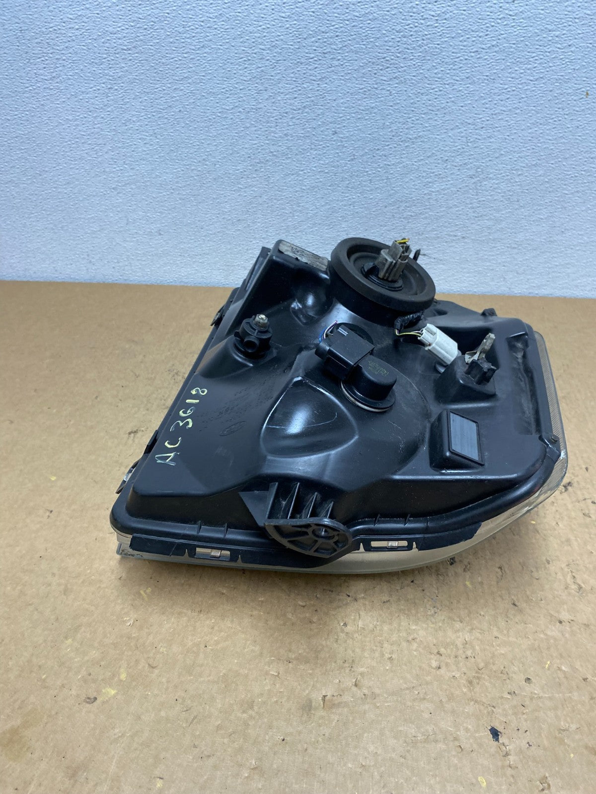 2008-2014 Ford Econoline E150 E250 E350 Left Driver LH Headlight OEM AC3618 DW7