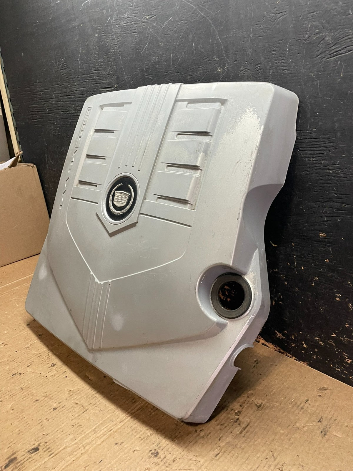 2004 to 2007  Cadillac CTS 2.8L Plastic Engine Cover Shield OEM z6021 DG2