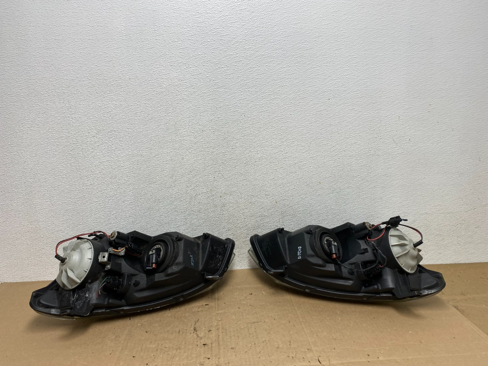 2005 to 2006 Nissan Altima Left+Right Set Halogen Headlights AE6139 DW7