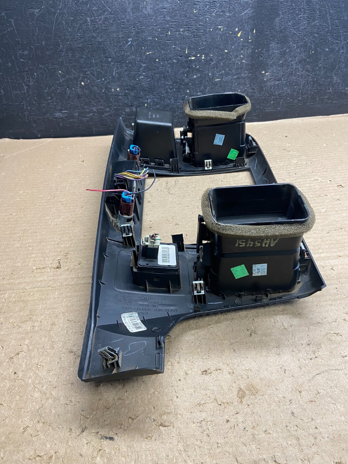 2007 to 2014 Silverado Sierra Center Console Radio Bezel Air Vents AH5451 DG4