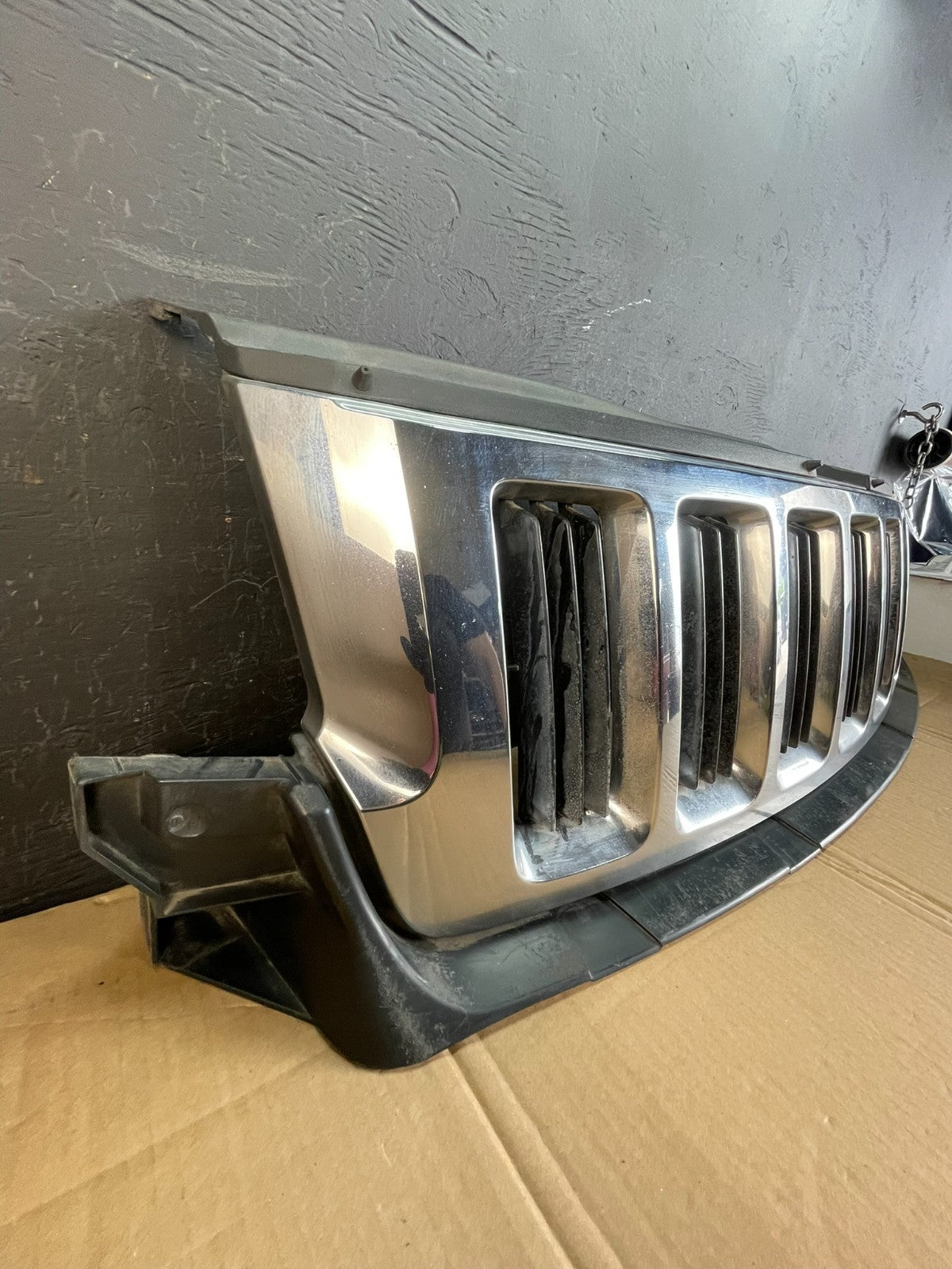 2011 to 2013 Jeep Grand Cherokee Front Upper Grill Grille AC5284 DG1