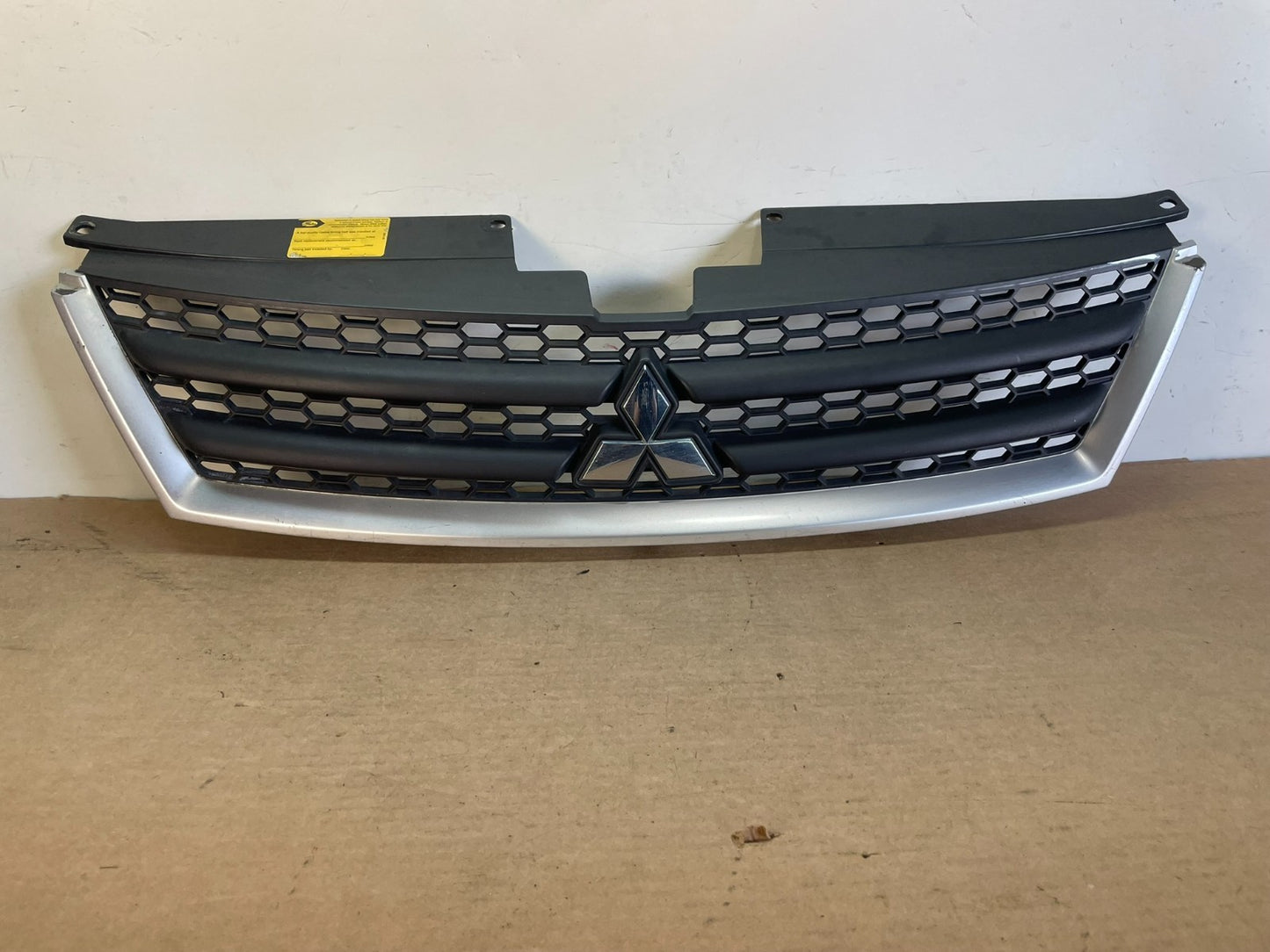 2007 - 2009 Mitsubishi Outlander Front Upper Grill Grille AF8785 DG0