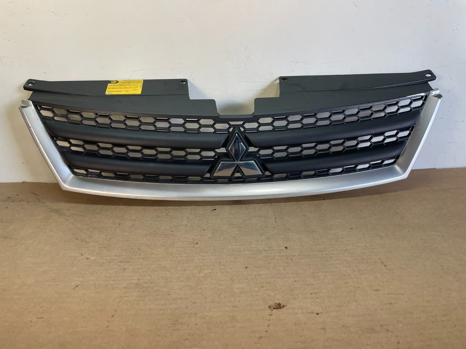 2007 - 2009 Mitsubishi Outlander Front Upper Grill Grille AF8785 DG0