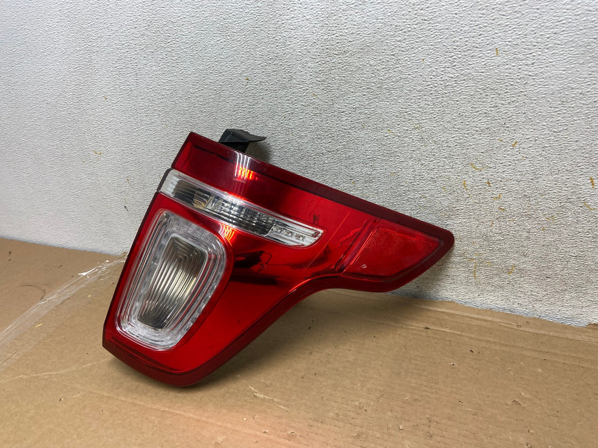 2011 2012 2013 2014 2015 Ford Explorer Right Passenger RH Tail light AH8361 LK2