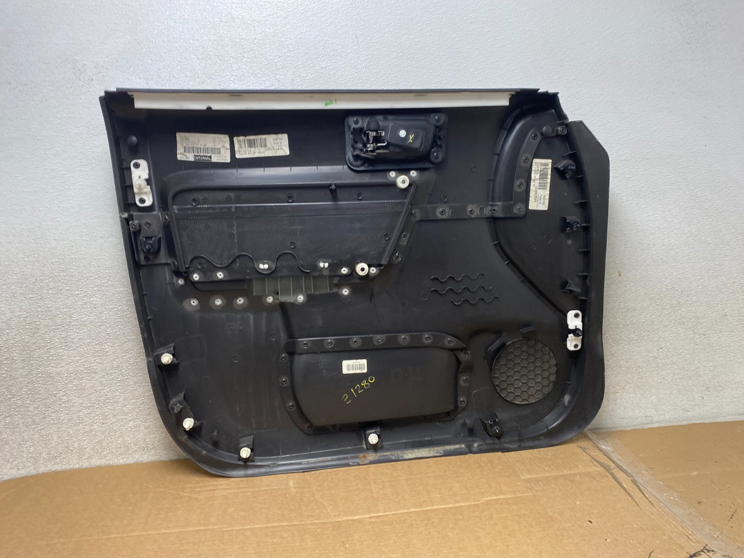 2006 to 2010 Hummer H3 Front Right Passenger Interior Door Panel OEM Z1280 DG8