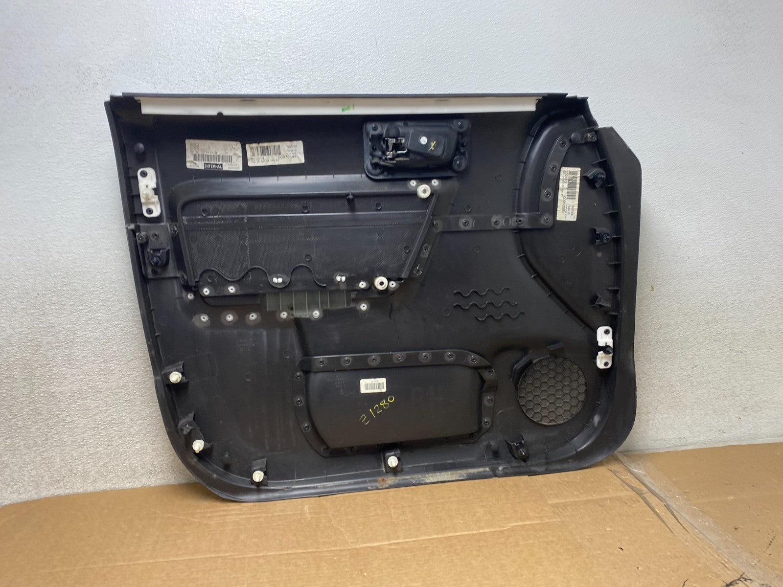 2006 to 2010 Hummer H3 Front Right Passenger Interior Door Panel OEM Z1280 DG8