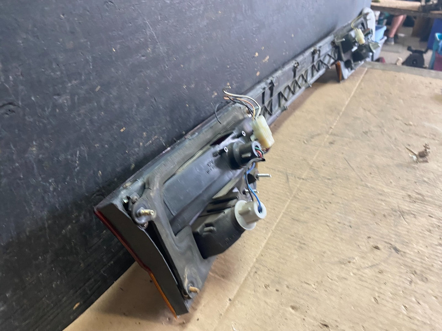 1995 to 1996 Subaru Legacy Wagon Trunk Mounted Center Tail Light Panel R7908 DG10