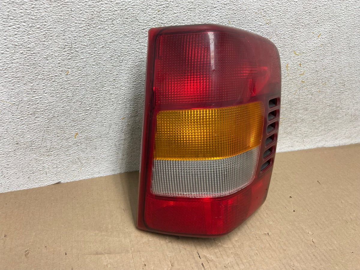 1999-2004 Jeep Grand Cherokee WJ Right Passenger Rh Tail Light AH5783 LK1