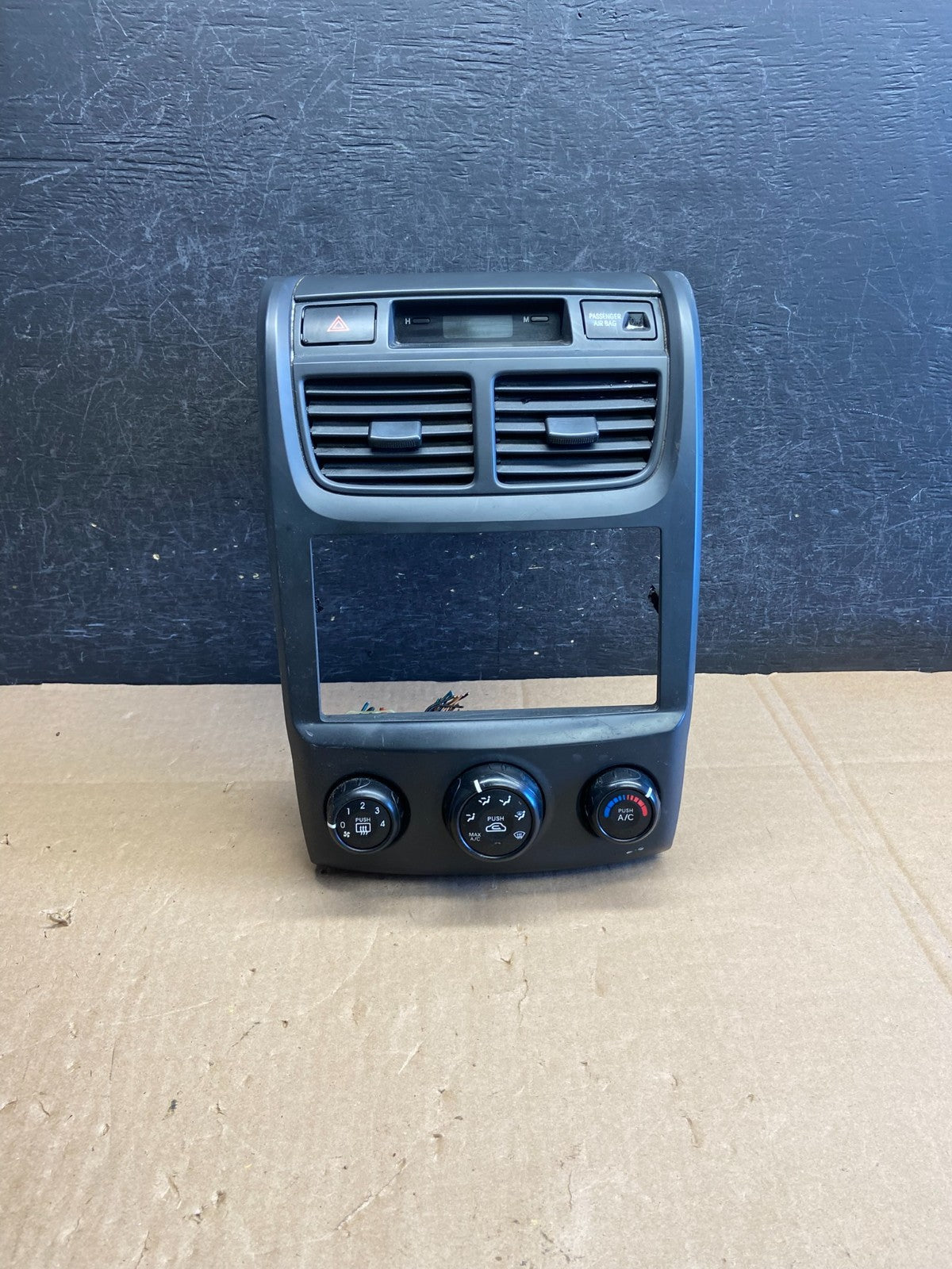 2009 to 2010 Kia Sportage Center Radio Climate Control Clock Trim AI6335 DW0