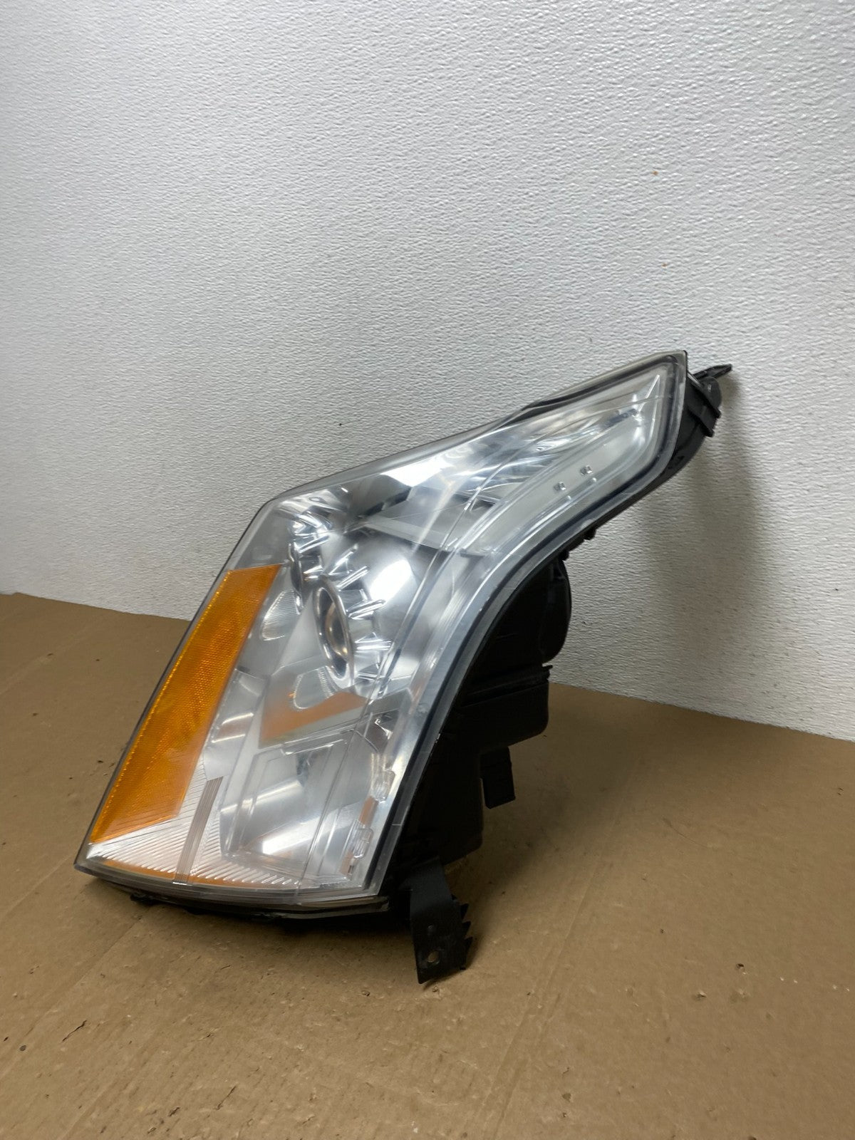 Halogen 2010 to 2016 Cadillac SRX Left Driver LH Side Headlight AC5727 DW1