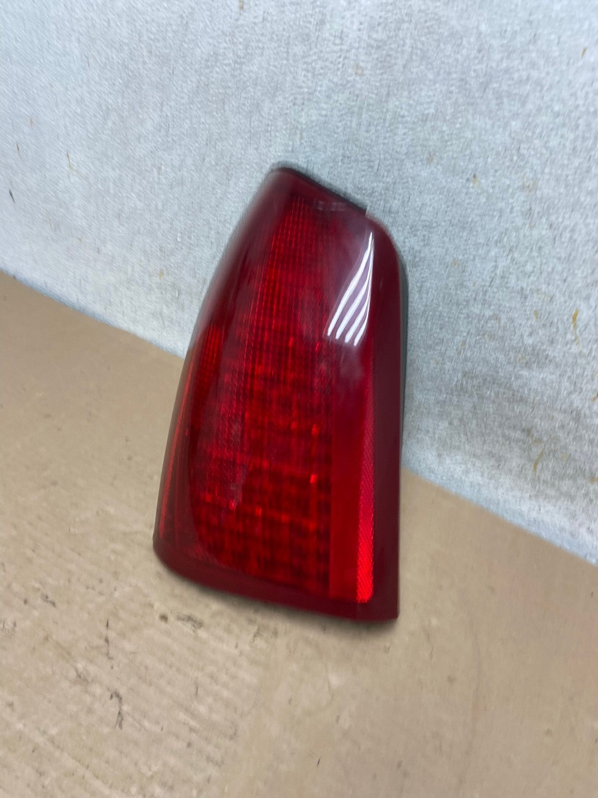 2000 to 2005 Cadillac Deville Left Driver Lh Side Tail Light AH9490 LK1